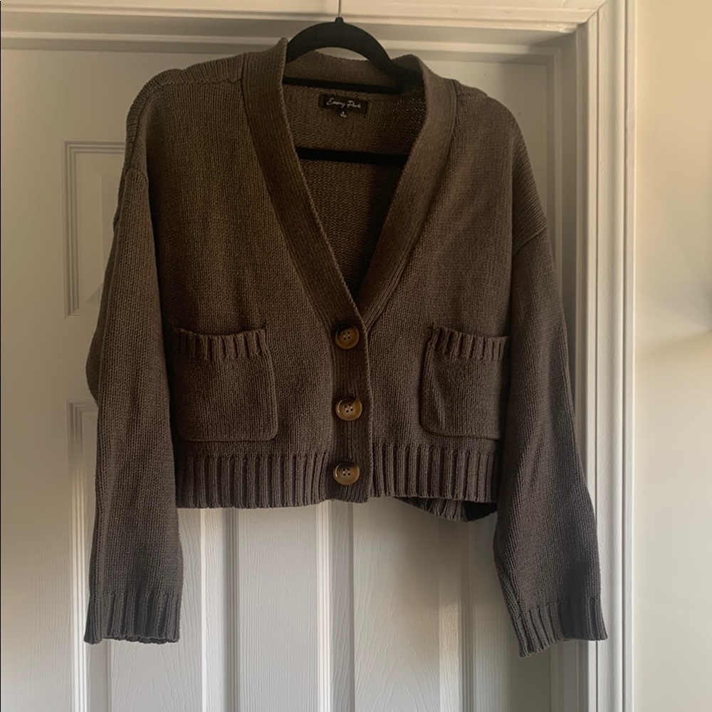 emory park Cropped Brown V‑Neck Button Cardigan